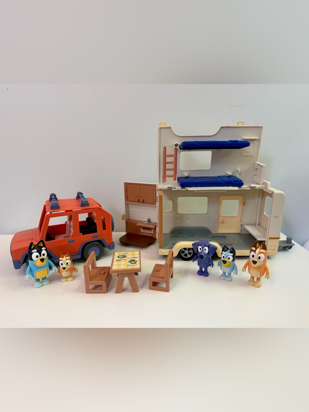 ($35 when you bundle) Bluey Caravan + Bluey family car + bluey family/jean Luc